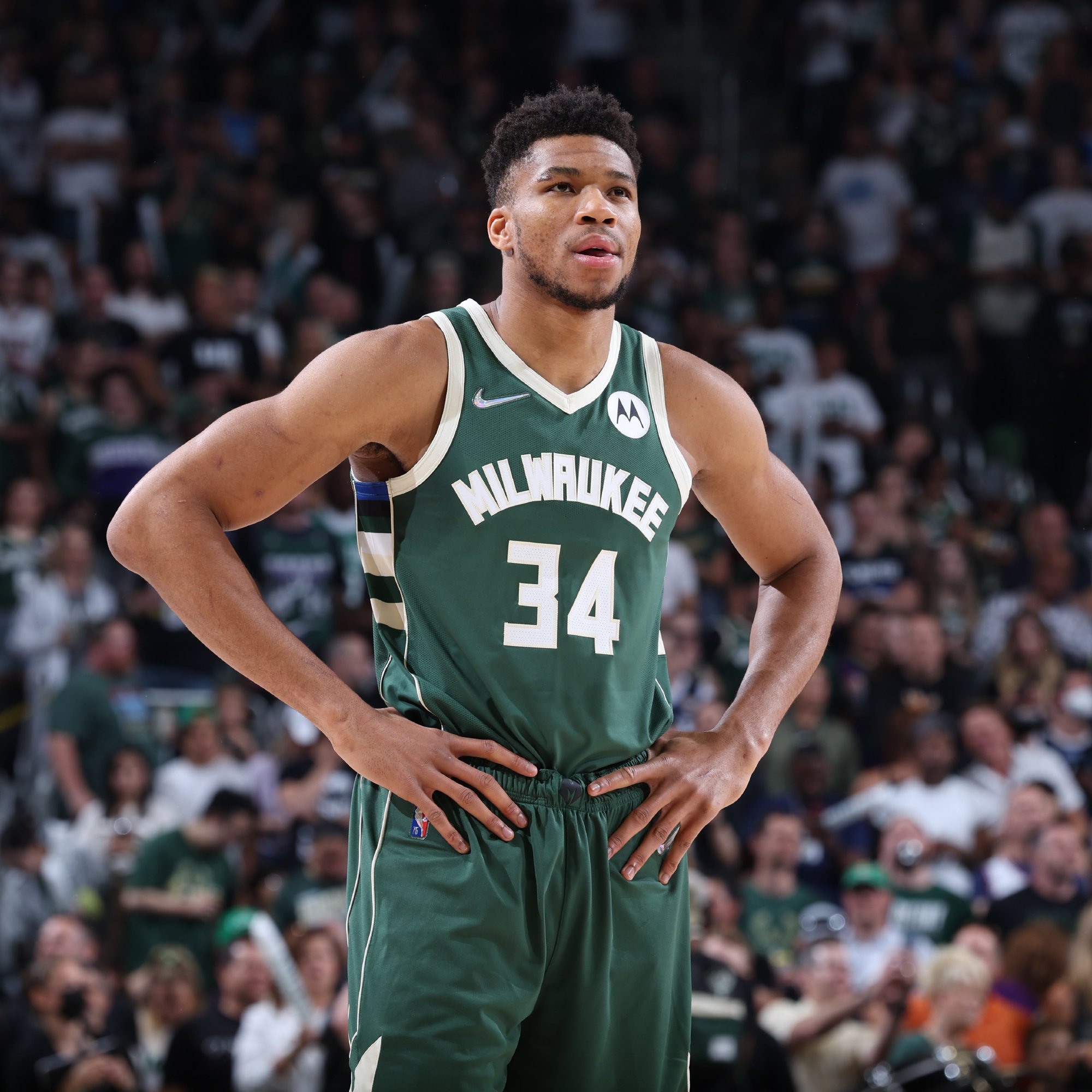 第41圈，诺里斯进站做出二停，维斯塔潘超越皮亚斯特里升至第1。（第41圈，诺里斯完成第二次进站，维斯塔潘超越皮亚斯特里登上榜首）