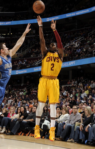 22／23赛季以来顶级前锋越位数：哈兰德仅18次，C罗143次（22／23赛季至今顶级前锋越位统计：哈兰德仅18次，C罗高达143次）