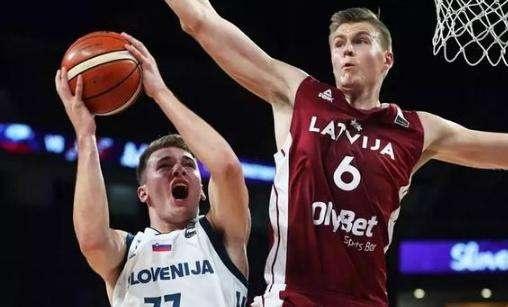 半场战报：热那亚1-1维罗纳，洛伦佐-科隆博建功，拉菲克-贝尔加利破门（半场速递：热那亚1-1维罗纳，洛伦佐-科隆博与拉菲克-贝尔加利各入一球）