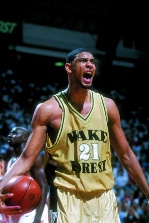 历史首次女裁判担任中超主裁，董方雨将执法西海岸vs亚泰（中超史上首位女主裁亮相：董方雨将吹罚西海岸对阵亚泰）