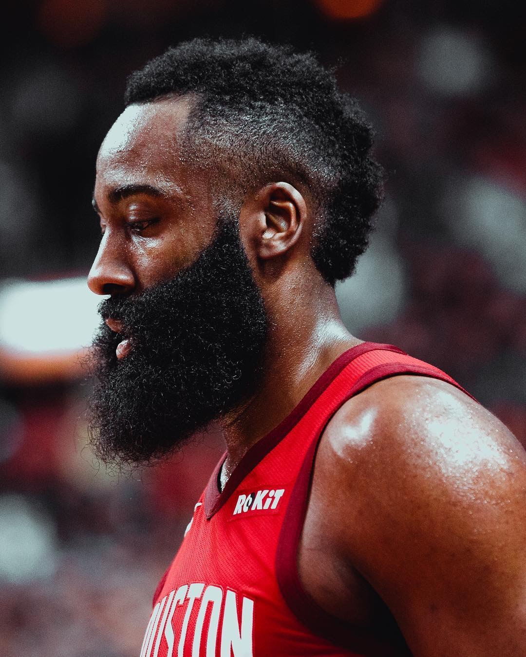 白科比？美媒对比里夫斯和科比前五个赛季数据，几乎一模一样（美媒对比里夫斯与科比生涯前五季数据：相似度惊人）