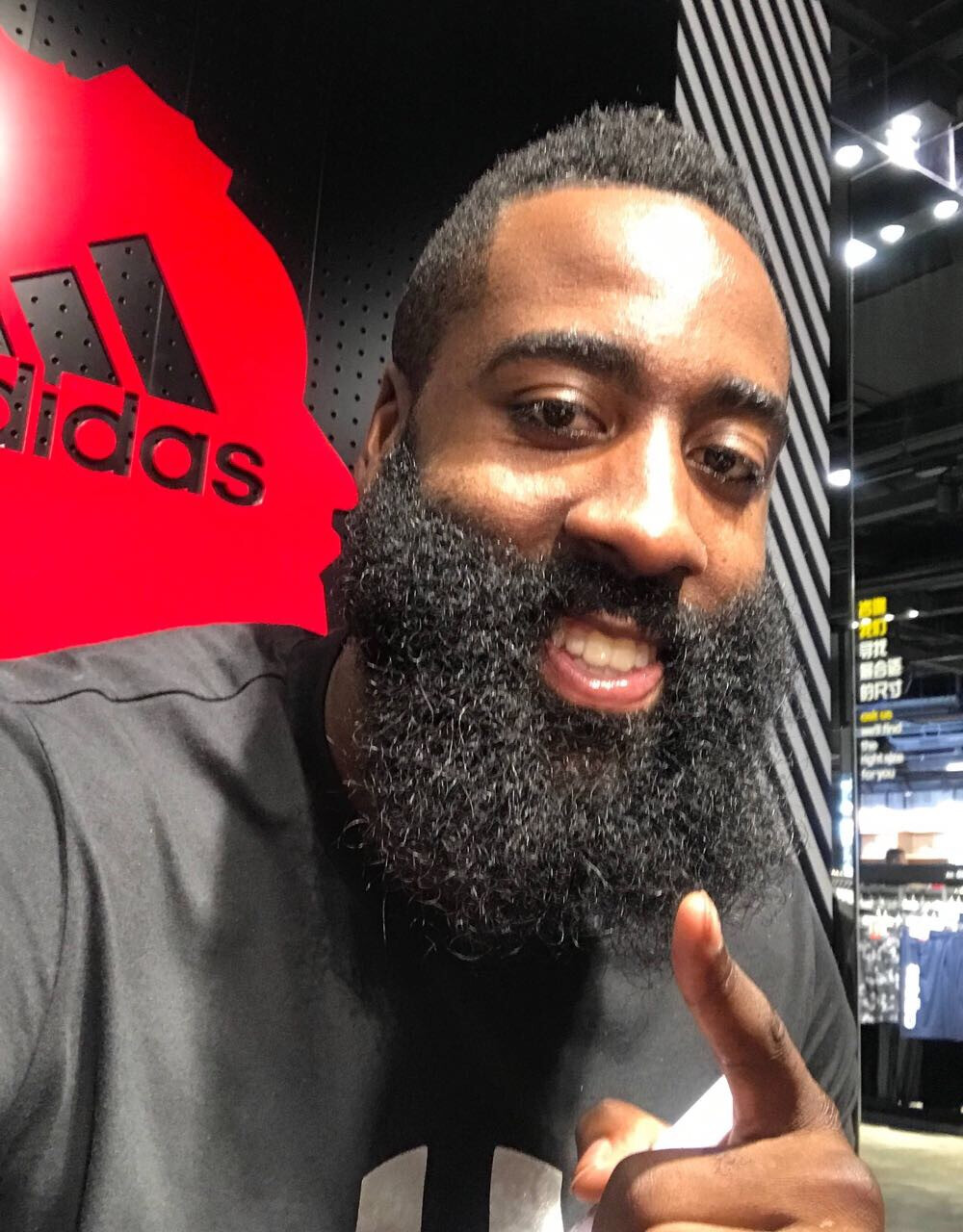 米体：家乡球队维亚雷焦深陷低迷，里皮对球员讲话鼓励他们（米体：维亚雷焦陷低谷，里皮向全队致辞鼓劲）