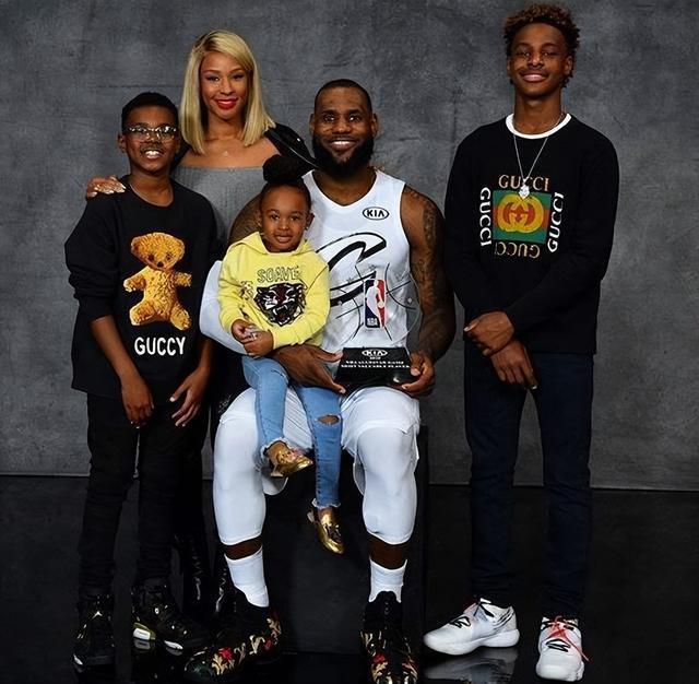 莱奥：阿莱格里对我没有太多具体要求，只是让我保持自由发挥（莱奥：阿莱格里没有给我过多具体指示，只希望我自由发挥）