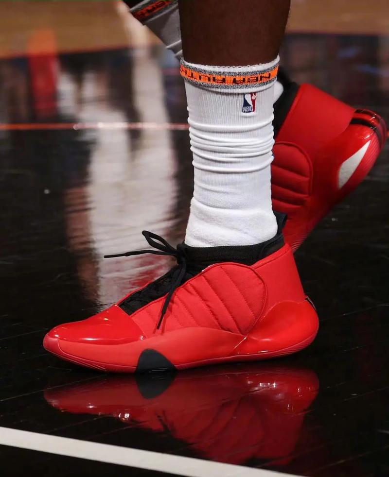 利物浦2-2热刺欧冠小组赛焦点战（欧冠小组赛焦点对决： 利物浦2-2战平热刺）