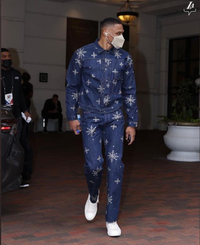 铁卫禁区送大礼，切尔西客场1-3完败，保级队赛季第4胜逃离降级区（禁区失误送大礼，切尔西客场1-3告负，保级队拿赛季第4胜暂离降级区）