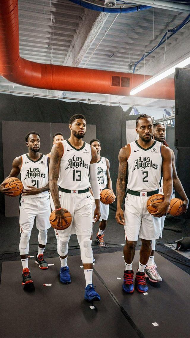 被与梅西比较？伦纳特-卡尔：我不能和他相比，他是我的偶像（回应被拿来与梅西比较，伦纳特-卡尔：无法相提并论，他是我的偶像）