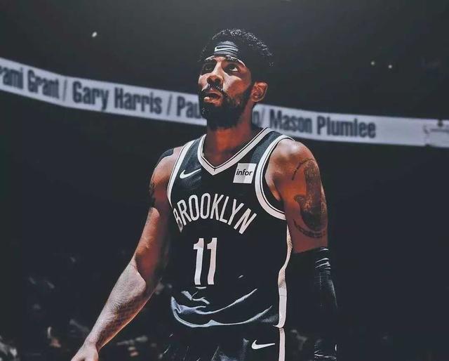 范佩西首次征召儿子进入费耶诺德比赛名单，但并未安排他出场（范佩西首次将儿子列入费耶诺德大名单，未获出场机会）